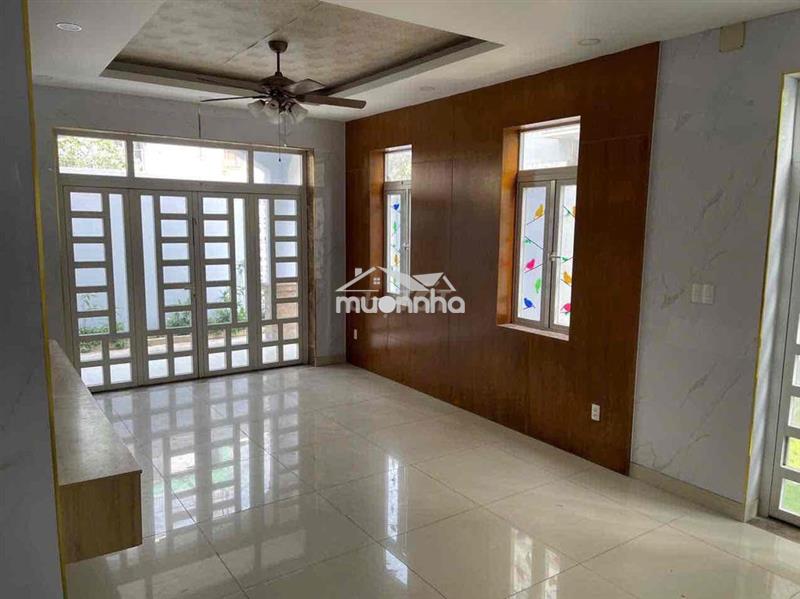Biệt thự sân vườn 180m2 đất 3 tầng có gara rộng rãi gần global city