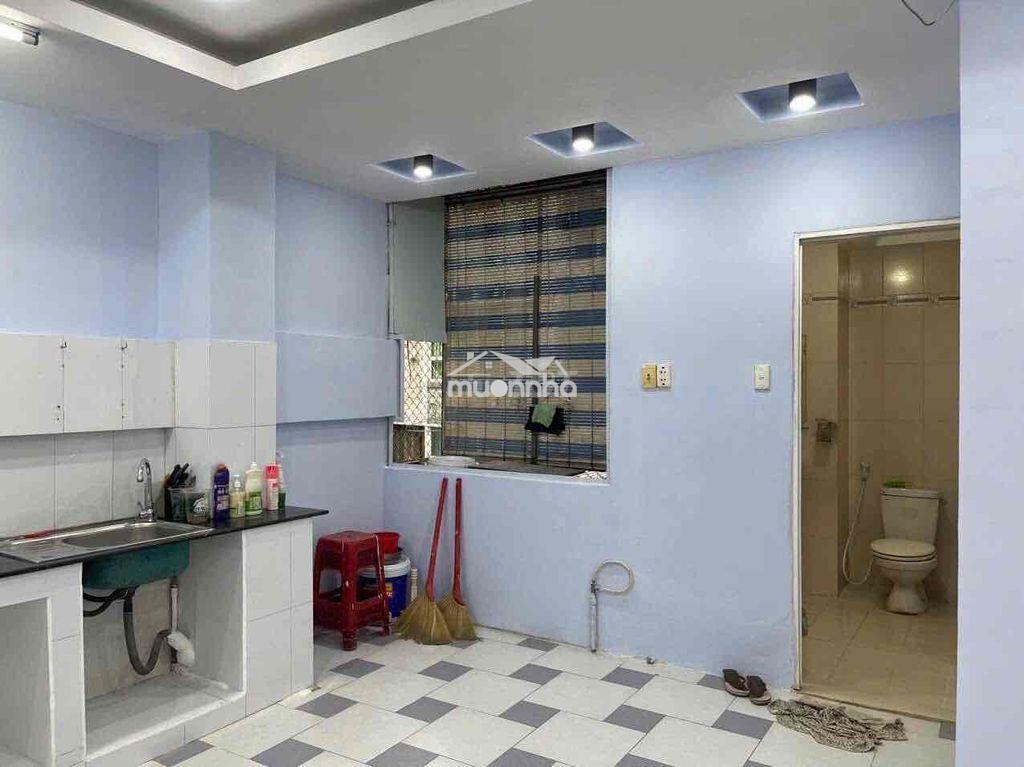 2pn - 1 phòng khách - cc cũ q11 - lầu 2 - bancol thoáng mát - 4