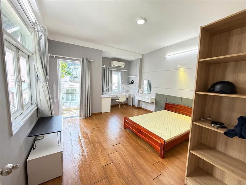Phòng quận 7, ban công , cửa sổ trời , nội thất đẹp - giá 3.8tr.