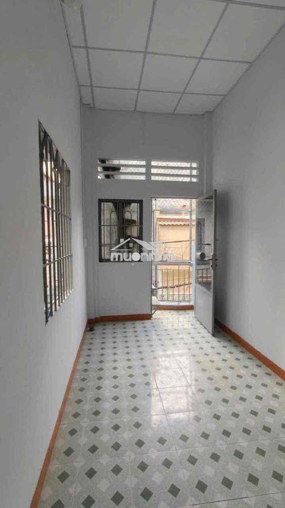 Nhà nguyên căn. 3pn nhỏ. 3wc. hẻm 3m. cách xe hơi 10m