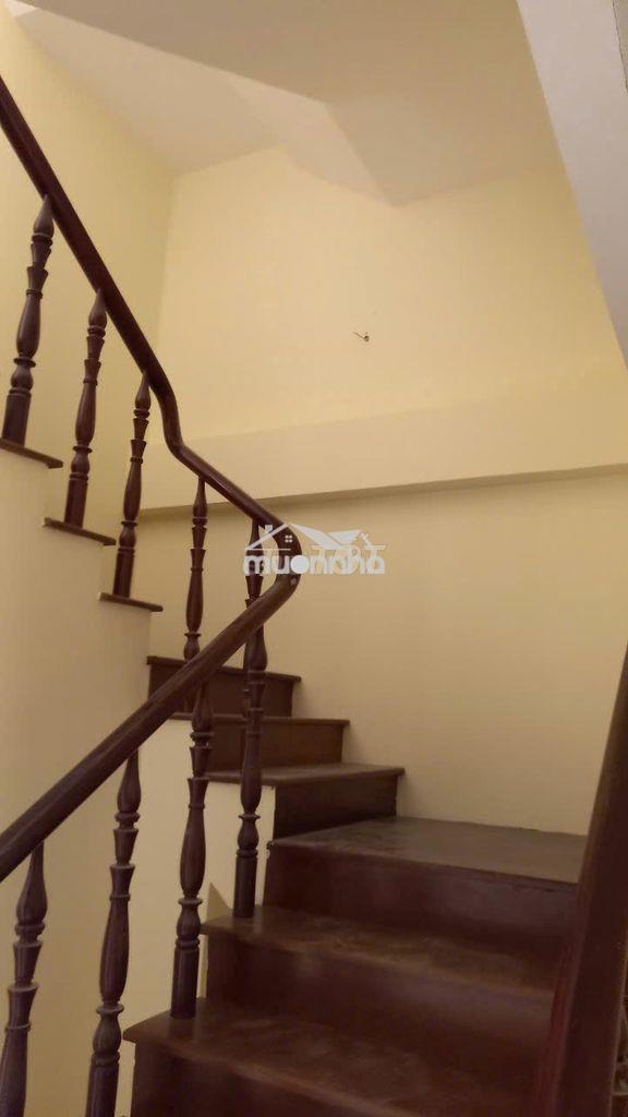 Nhà hẻm 233  nguyễn trãi , phường nguyễn cư trinh, quận 1 - 3