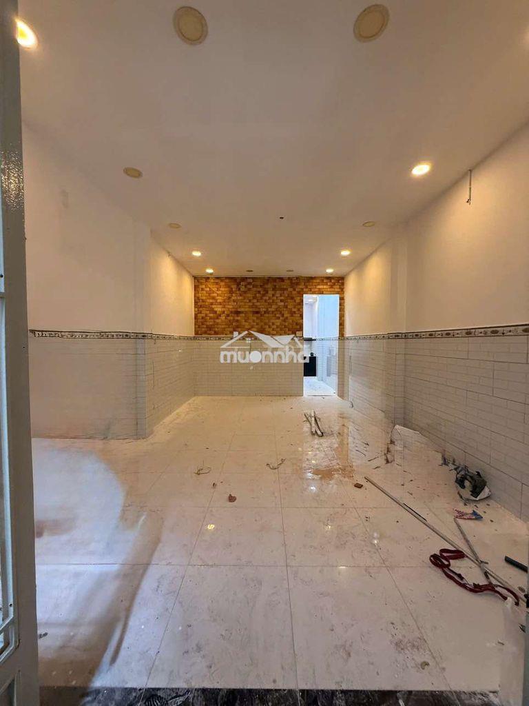 4,5 x 16m đang sơn sửa mới