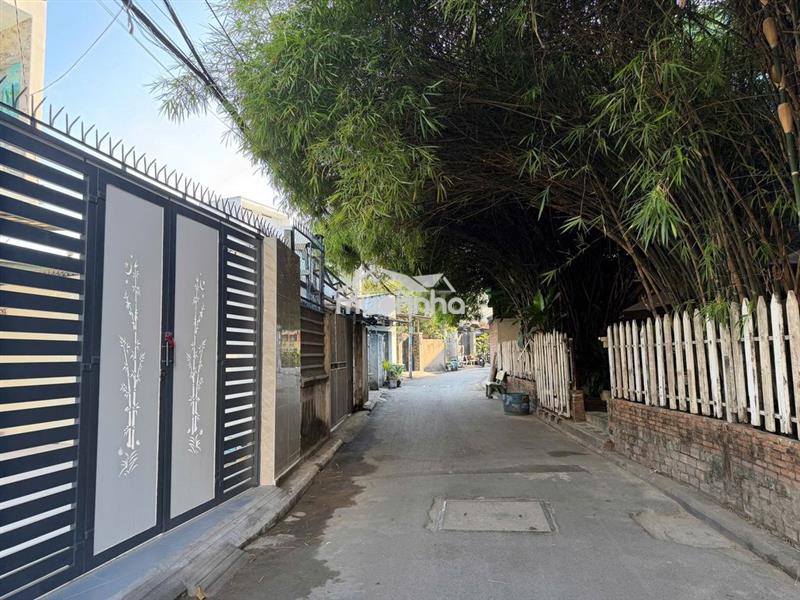 Nhà 3 tầng, sân đậu xe hơi, gần chợ tam bình đường gò dưa, vào ở ngay