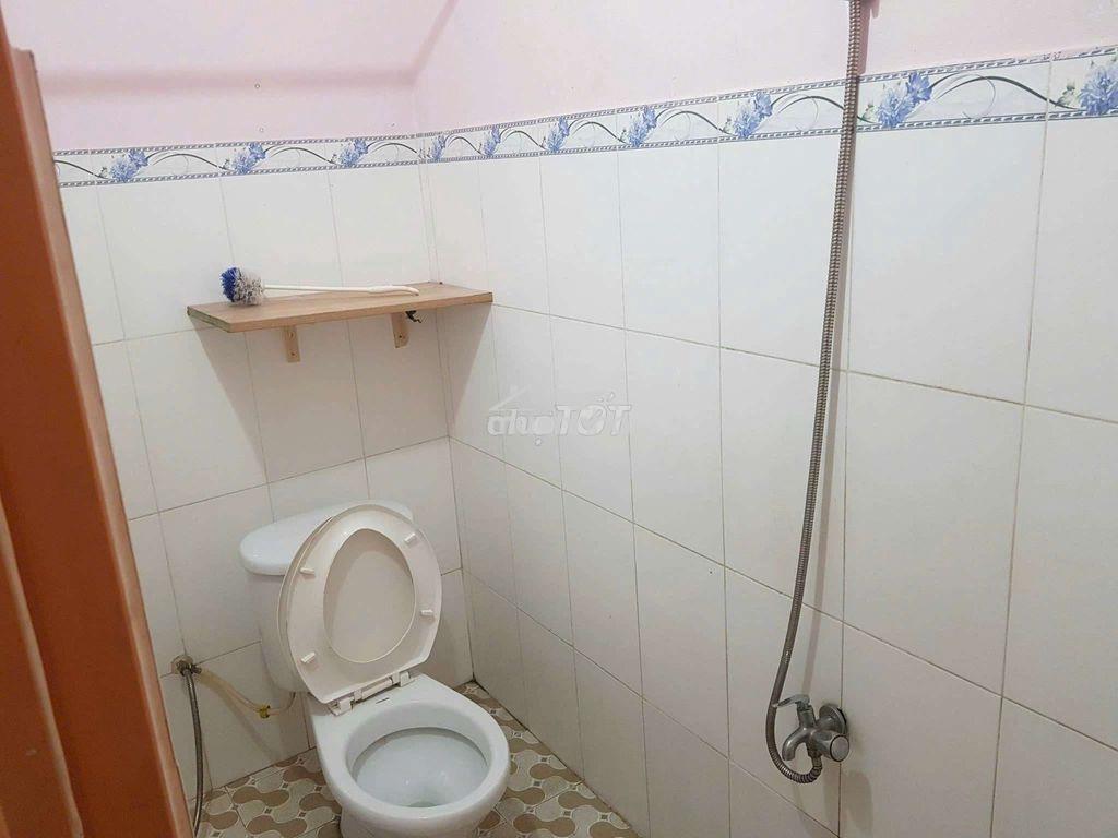 Nhà tx33 quận 12. điện tích
3x7m trệt lầu 2pn.1wc
giá 3,5tr tháng - 3