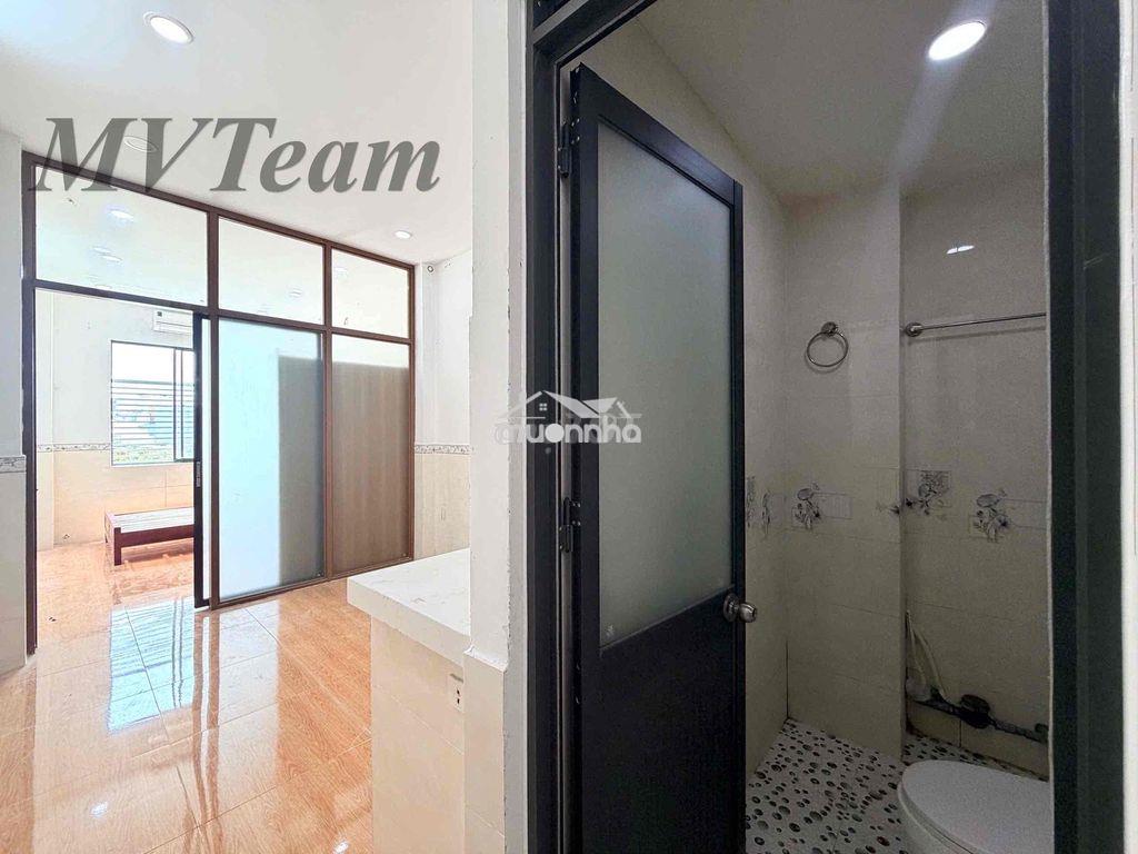 Cho thuê 1 phòng ngủ cửa sổ view sông ngay trường sa quận 3 - 2