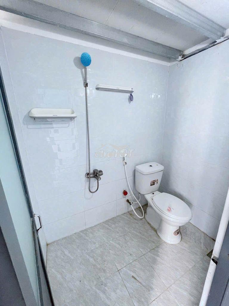 Gần ngã 4 thủ đức, lê văn việt, ngay trường tc marketing cũ, an ninh - 3