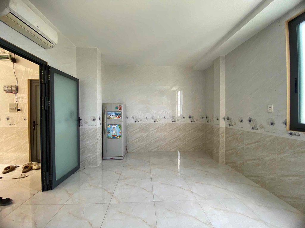Cho thuê studio cửa sổ trời đón nắng - có máy lạnh, tủ lạnh như hình - 4