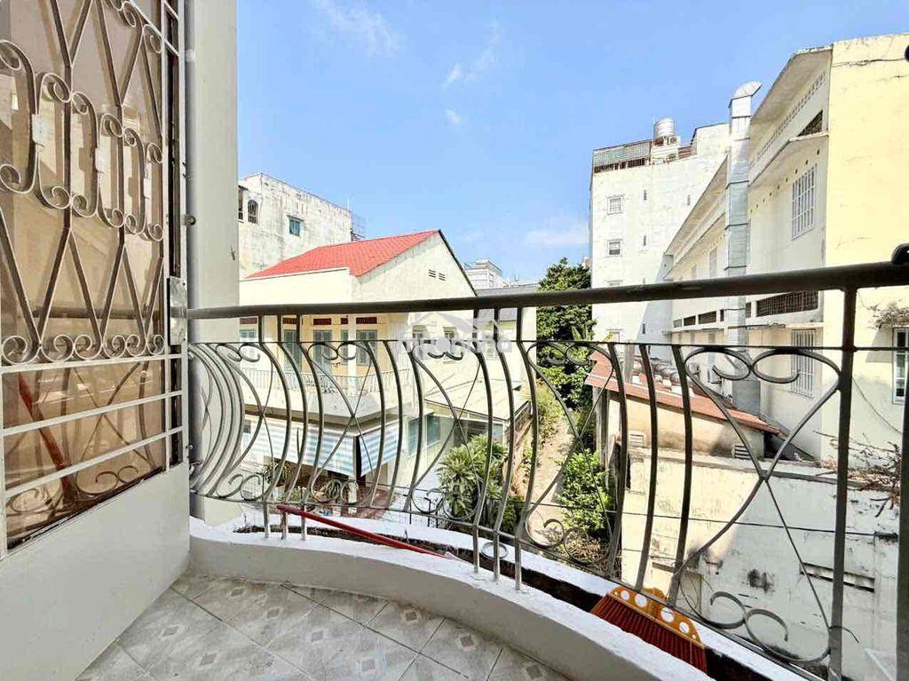 Căn hộ ban công gần đại học khoa học xã hội ngay trung tâm quận 1 - 3