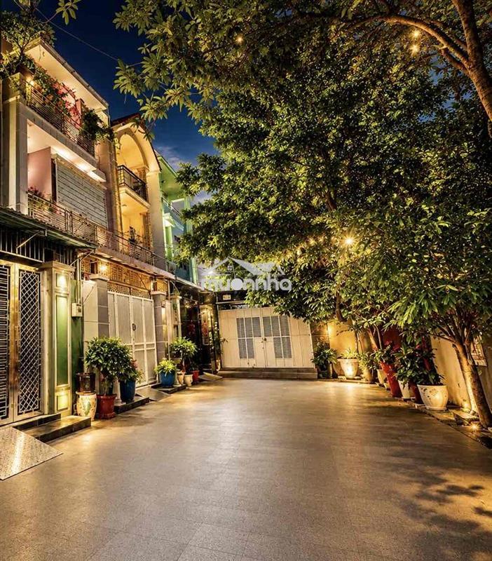 Nhà bán 3 tầng hẻm xe hơi gần vạn phúc city