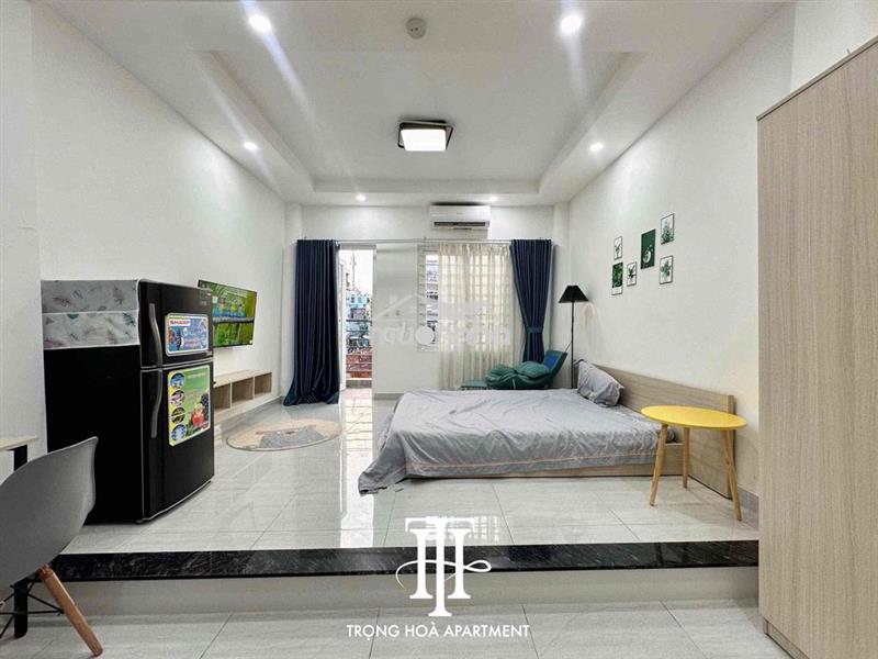 Thuê căn hộ studio ban công full nội thất xịn gần ngã tư phú nhuận