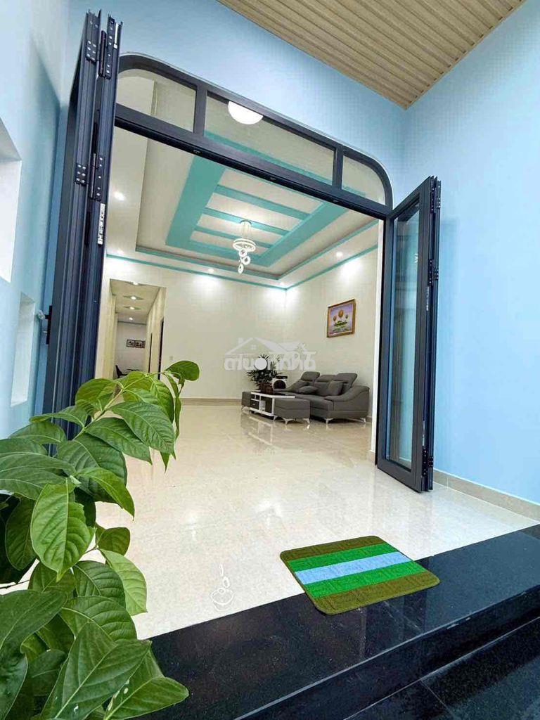 Bán nhà dt rộng,giá tốt, gần trung tâm tdm