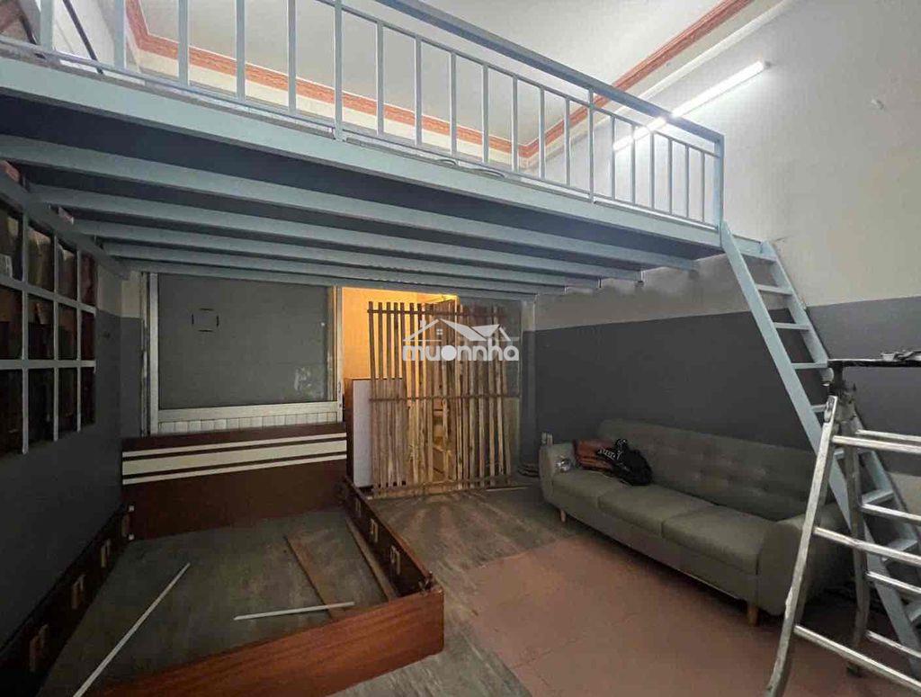 Nhà 30m2 có gác lửng sân để xe riêng gần phạm văn đồng 4,5tr - 2