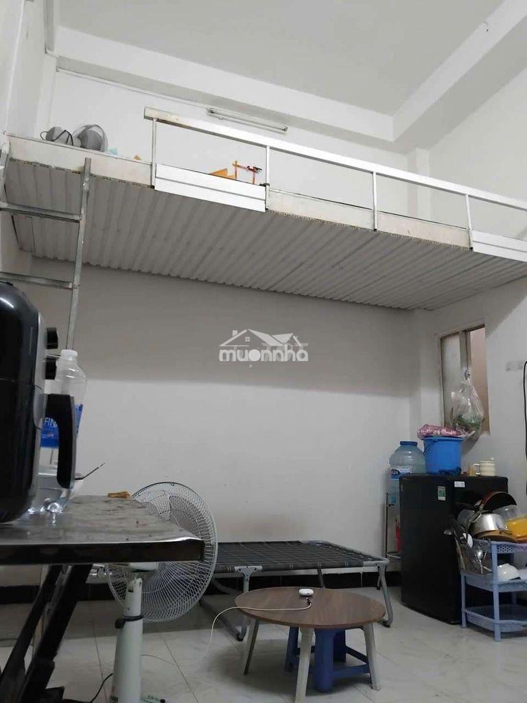Trọ ghép 1 nam, đường cmt8, ~ 1tr4 tháng, có gác & wc trong phòng