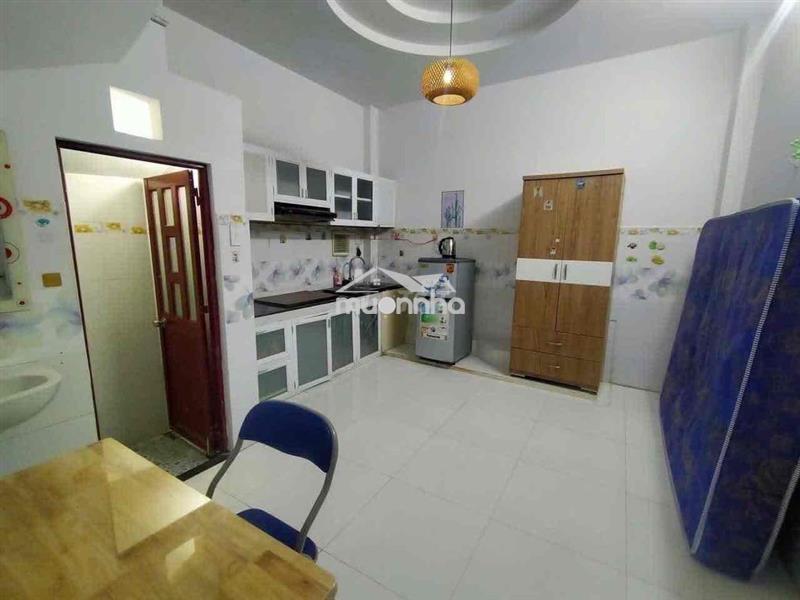 Phòng tầng trệt máy lạnh ,gần phan xích long ,sân bay ,quận 1 chỉ 10 p