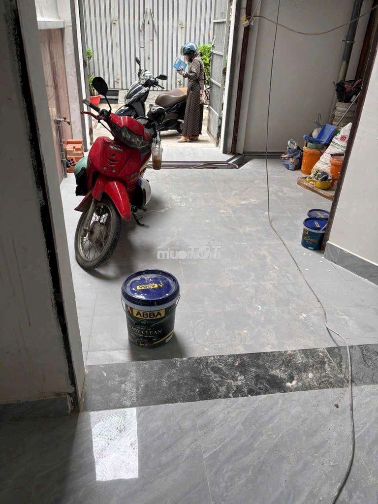 Cho thuê nhà đang làm mới sạch sẽ - 2