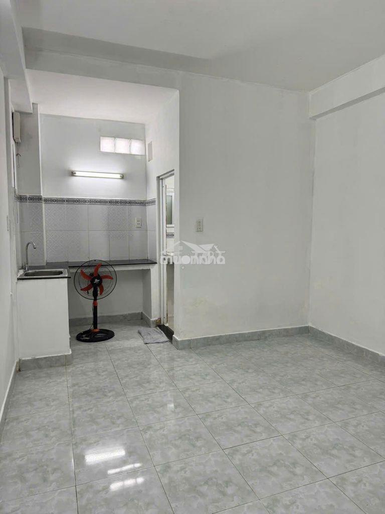Phòng đẹp đối diện etown cộng hòa  - 2
