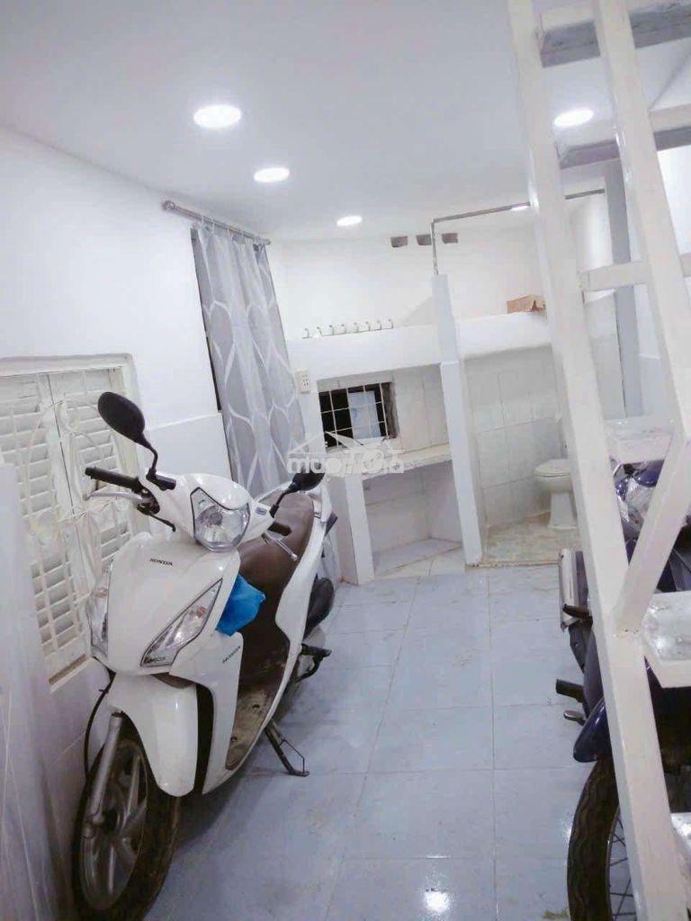 Phòng dưới đất riêng biệt,máylạnh,gác suốt,sạch đẹp,gần chợ phú lâm - 2