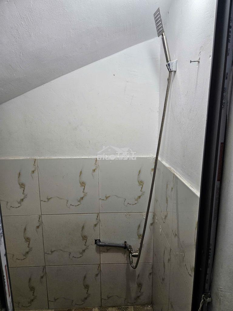 Phòng gác lửng, vệ sinh riêng tại 96 trần văn kiểu, p10, quận 6 - 4