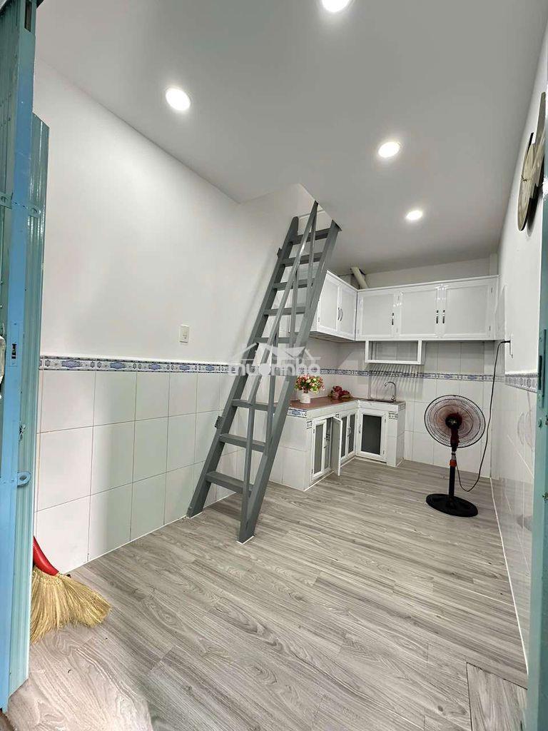 Gấp bán! 3 tầng, 3phòng ngủ. sổ hồng riêng. gần vòng xoay phú lâm