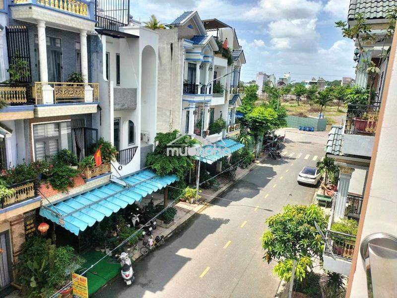 Cho thuê gấp nội thất cao cấp có luôn nồi xong bát đĩa vào ở thôi ạ