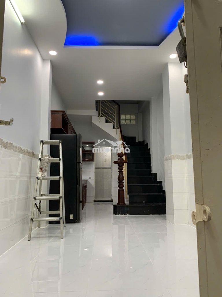 Nhà nguyên căn 4 tầng đúc ngay trung tâm quận 1 - 2