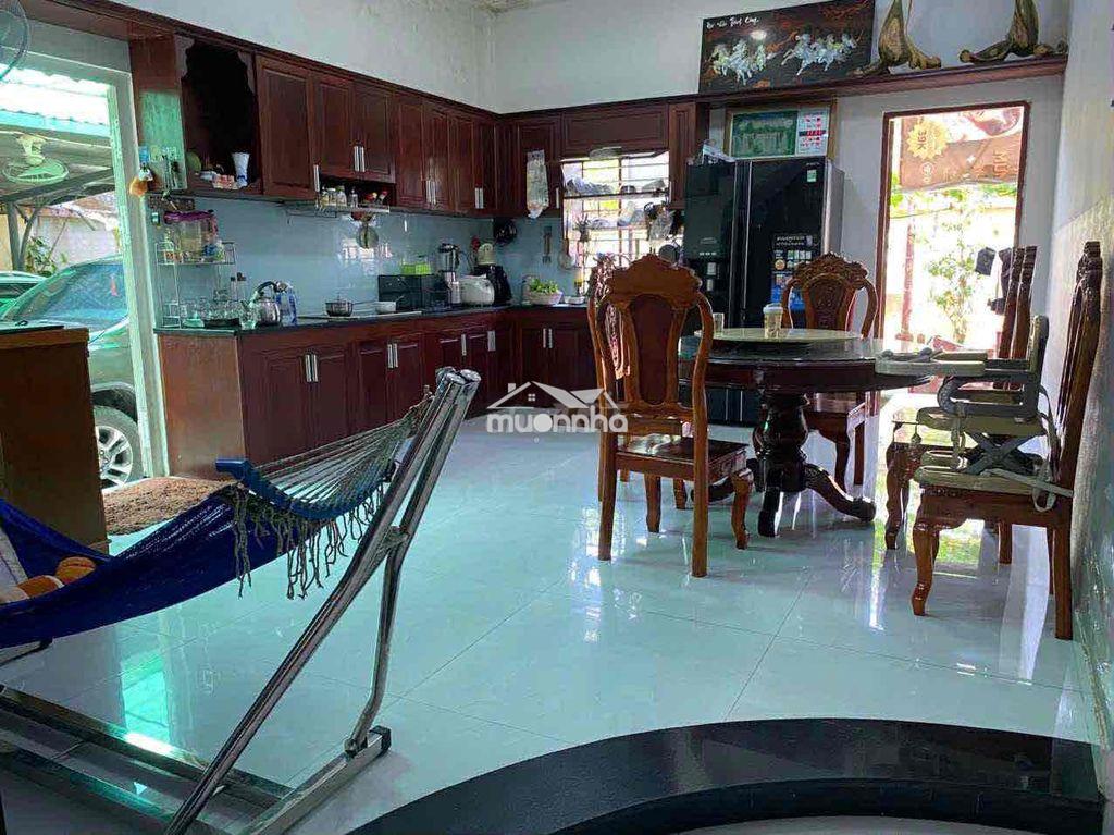 Cho thuê biệt thự-p.vĩnh phú! dt:400m2- có 5 phòng ngủ-5 wc có nội thấ - 2
