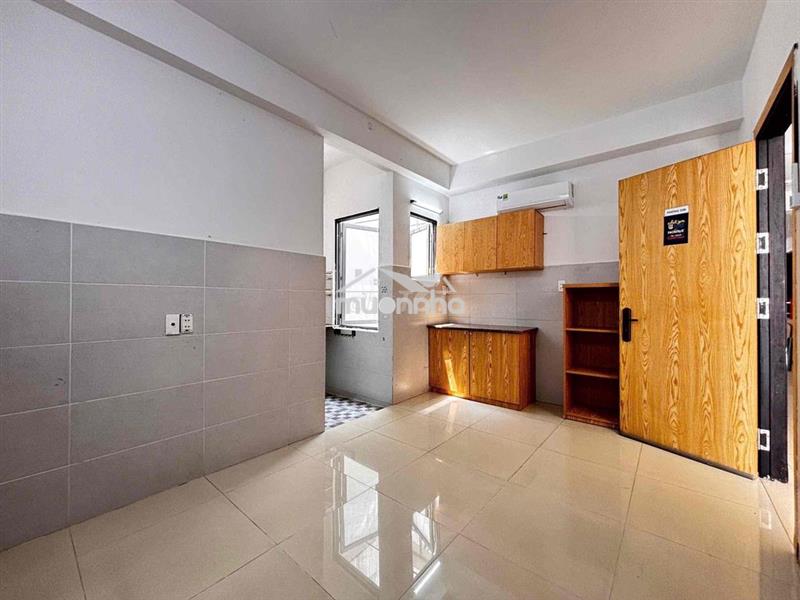 Cho thuê phòng cửa sổ sạch sẽ sẵn máy lạnh gần đại học công thương