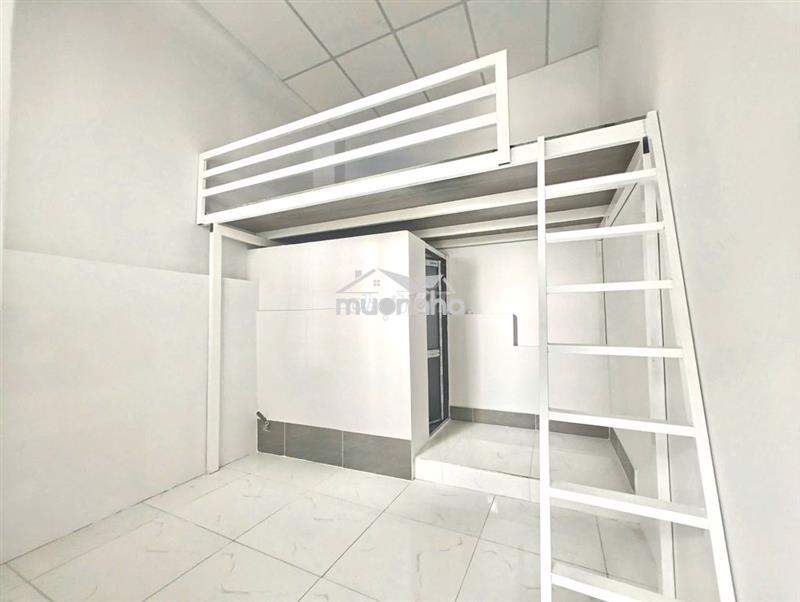 Phòng gác mới xây gần vạn hạnh mall