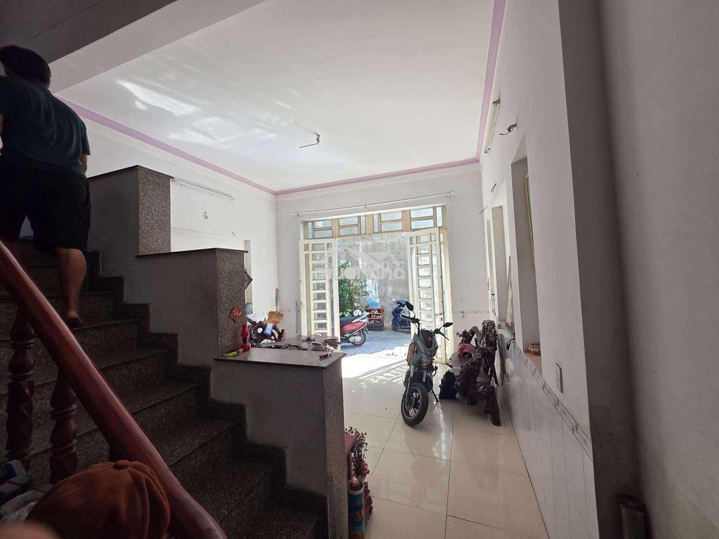 Nhà lầu gần chợ tân long giá 6 triệu - 4