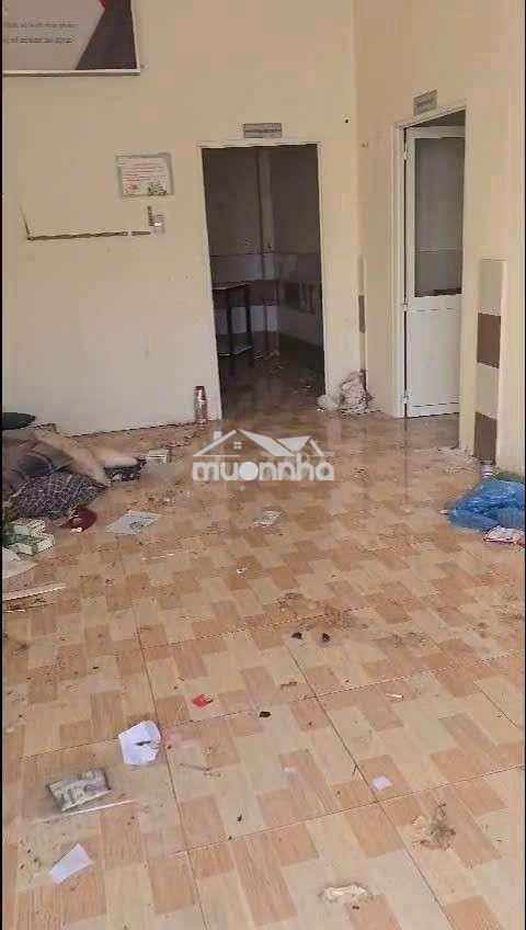 Nhà kho 10tr 100m2 nền gachk men