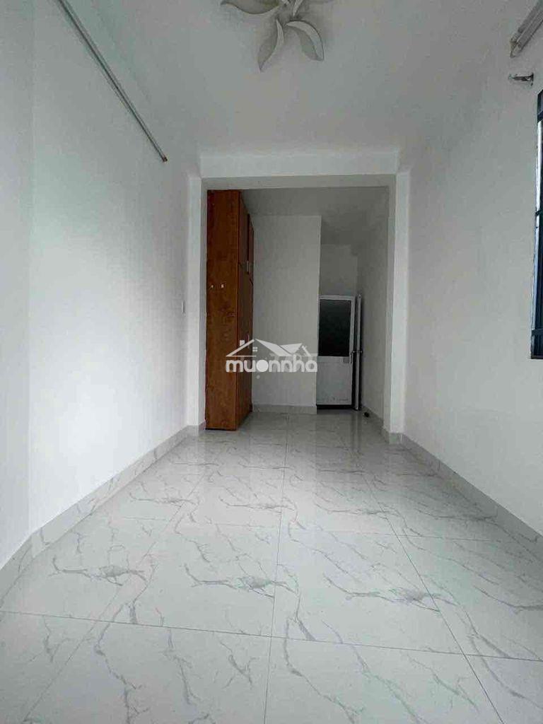 Nhà nguyên căn. 2pn chính + 1pn phụ = 3pn.3wc. có video