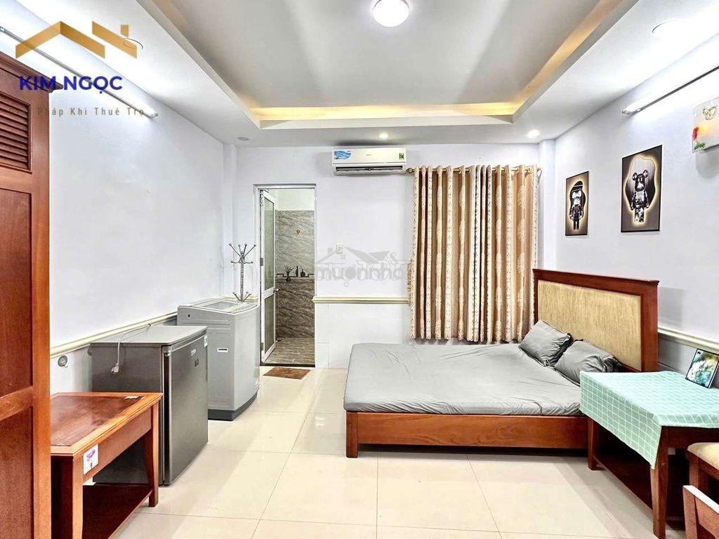 Phòng gần huit cửa sổ có máy giặt riêng đầy đủ nội thất - 2