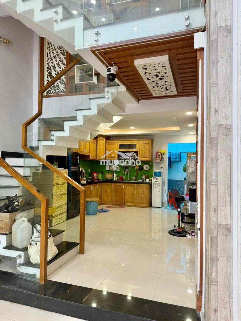 Cho thuê nhà 4 phòng ngủ ngay ngã tư ga ga quận 12