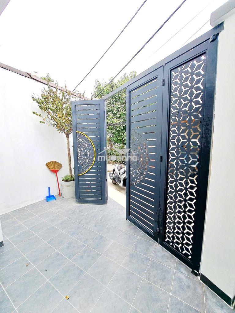 Bán nhà song hành 5.4x18m xây 2 tầng 4pn, có sân trước nhà rộng rãi