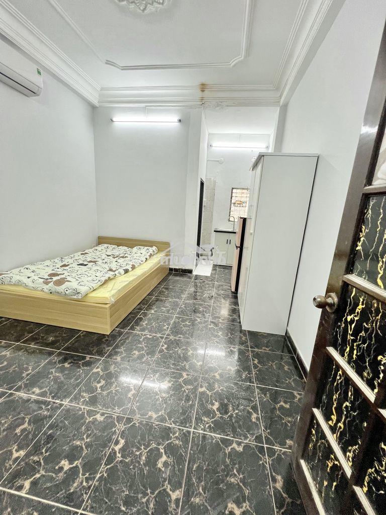 Cho thuê phòng cửa sổ trời - 2