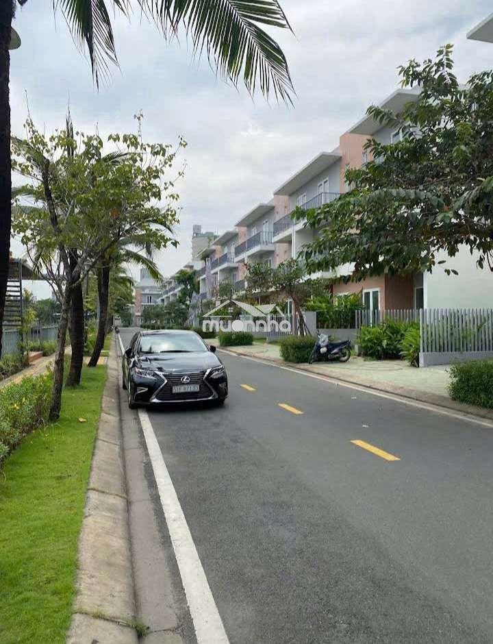Cho thuê nhà 3 tầng, khu compound, free các tiện ích - 2
