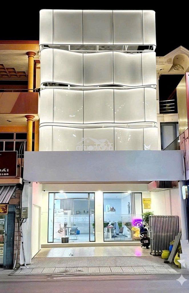 Hot cho thuê mt phan xích long 5.7x21m 3 tầng dtsd 350m2 giá 40 tr