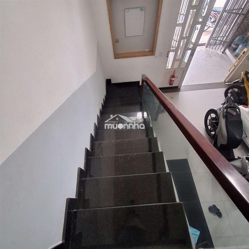 Cho thuê nhà fun nôi thất 3pn giá 7.5triue