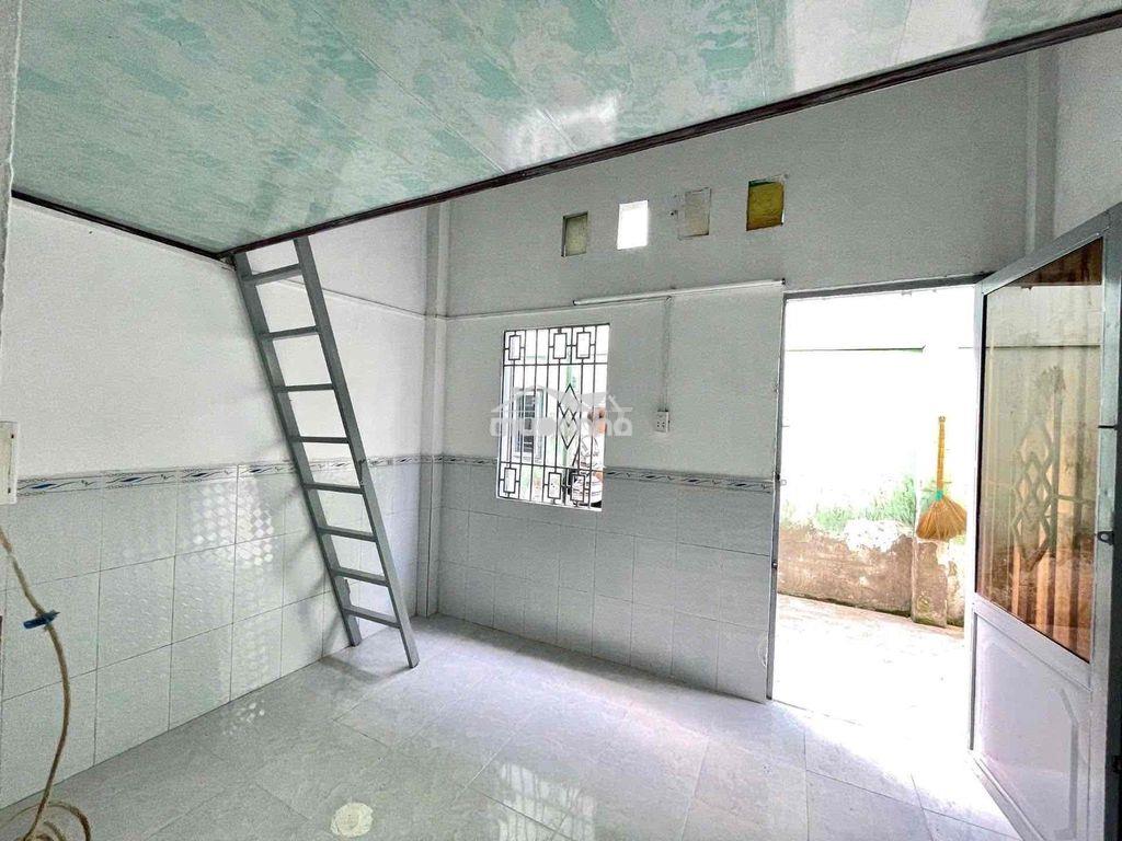 Dãy trệt gác cao dãy mới xây gác đúc 3tr có máy lạnh - 2