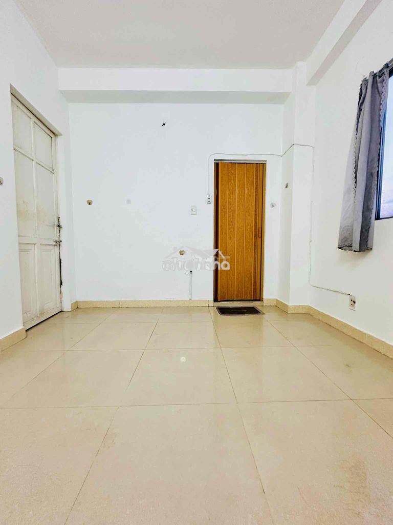 Có phòng cho thuê giá:2.2 tr có lối đi riêng q4 chính chủ - 3