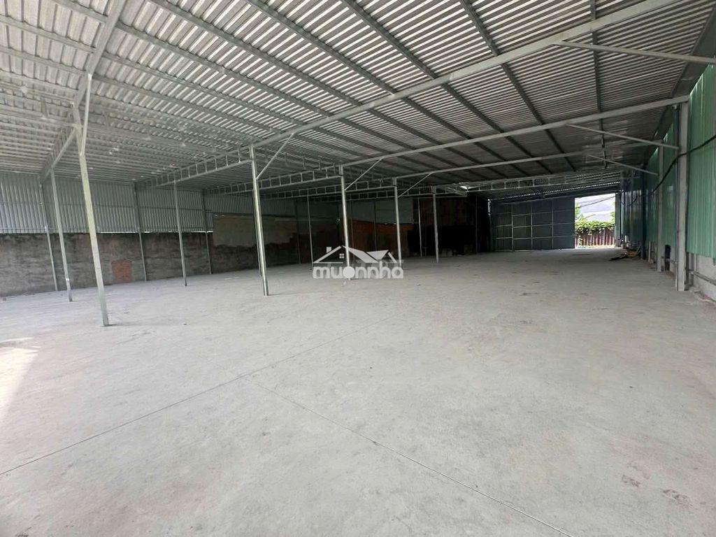 Cho thuê kho diện tích 600m2 - đường xe tải phú thuận quận 7
-dt 14x30 - 3