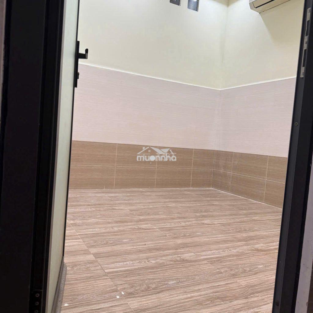 Phòng ngay tên lửa, 20m2, có thang máy, máy lạnh, khóa vân tay - 2