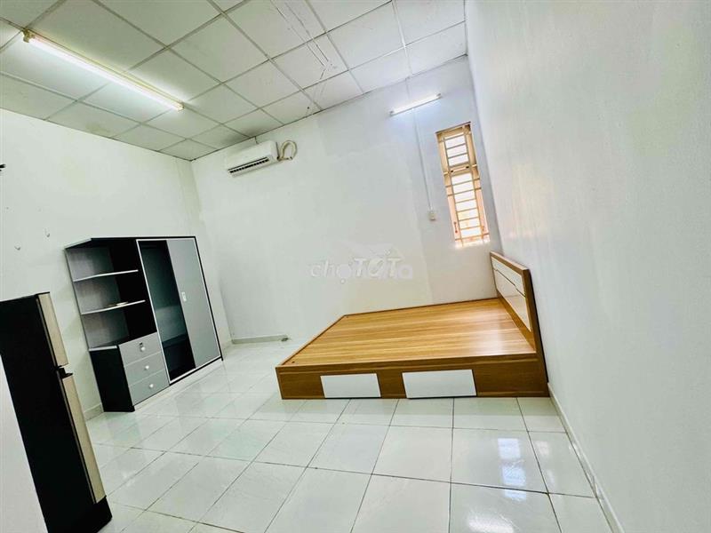Phòng giá rẻ nguyễn kiệm p4 phú nhuận giá 4tr lầu2 p201,có cửa sổ,20m2