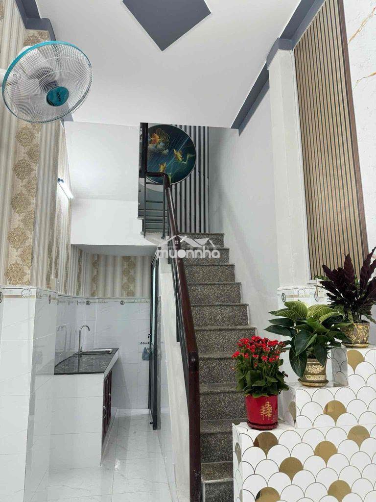 3 tầng - ngang 2.1m x dài 8m - shr - hẻm thoáng - ko quy hoạch