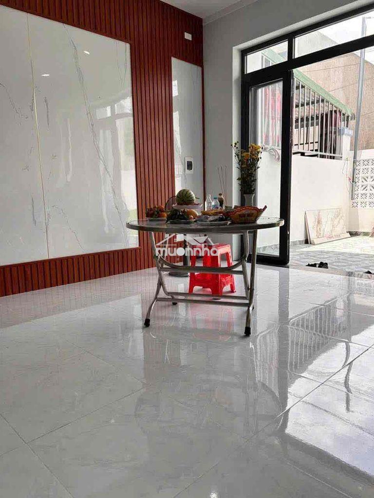 Cho thuê gấp nhà 1 trệt 1 lầu mới tinh sân xe hơi sau chợ tân bình - 3