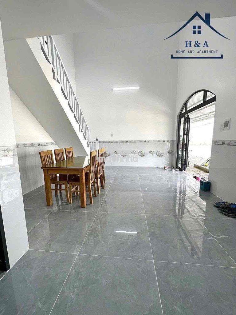 Cho thuê phòng trệt diện tích lớn ngay chợ bùi đình tuý - 2