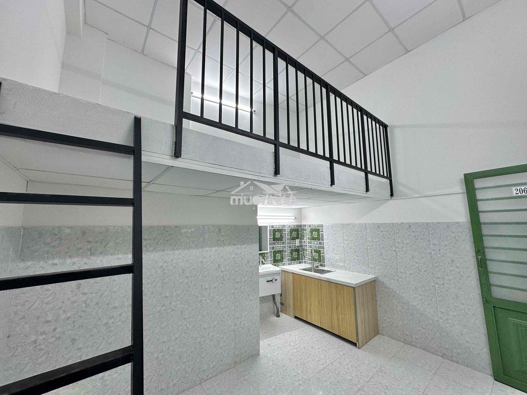 Duplex rộng 25m2 - gác cao 2m nằm ngay ngã tư hàng xanh tiện qua q1 - 3