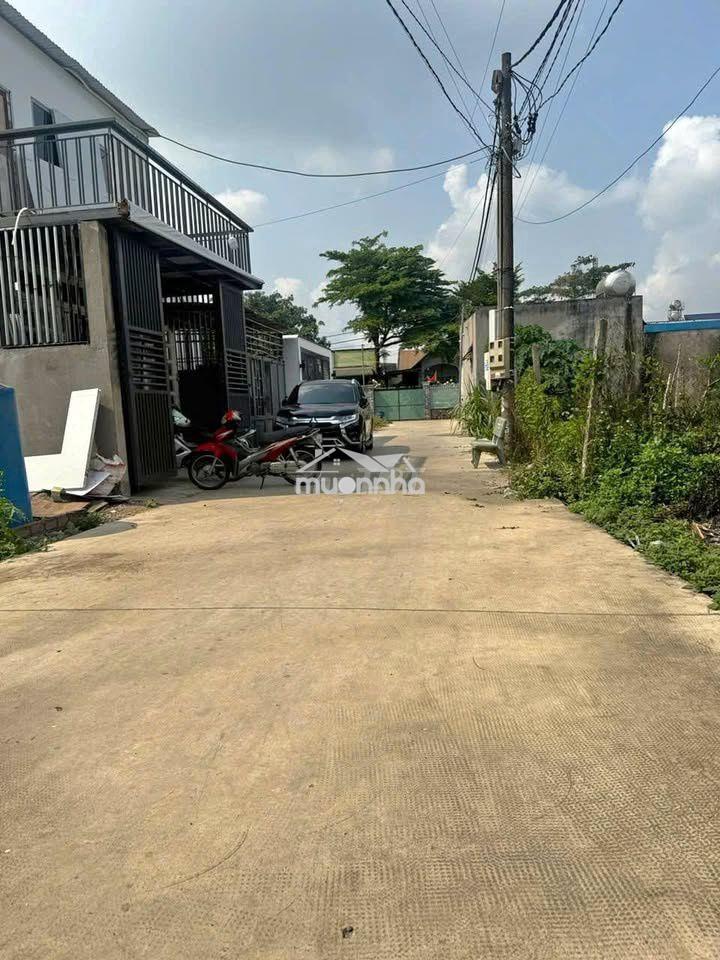 Nhà trống cần tìm chủ mới giá 1ty50tr , ngay đ cây da , shr , dt 131m2 - 4