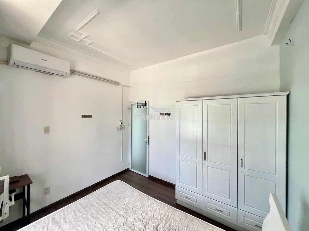 Cho thuê căn hộ 2 phòng ngủ - ban công - 60m2 - gần bờ kè - quận 3 - 3