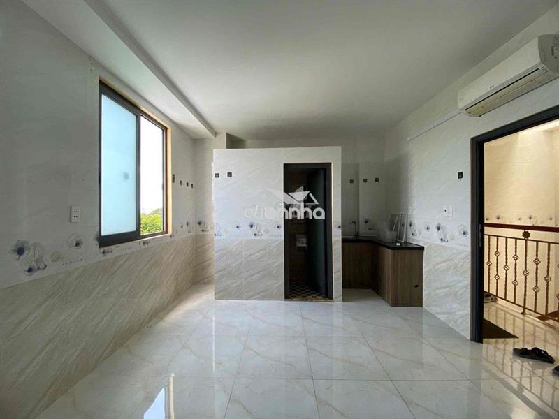 Cho thuê studio cửa sổ trời đón nắng - có máy lạnh, tủ lạnh như hình